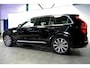 Volvo XC90 2.0 T8 AWD 287kW/390pk Aut8 Twin Engine Inscription 7P LUCHTVERING + PANORAMADAK + HARMAN/KARDON + ADAPT.CRUISE + 360 CAMERA + PILOT ASSIST + STOEL-&STUURVERWARMING + EL.TREKHAAK + HEAD-UP + BLIS + LANE ASSIST + PARKSENSOREN + 20" LM-VELGEN!!