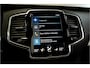Volvo XC90 2.0 T8 AWD 287kW/390pk Aut8 Twin Engine Inscription 7P LUCHTVERING + PANORAMADAK + HARMAN/KARDON + ADAPT.CRUISE + 360 CAMERA + PILOT ASSIST + STOEL-&STUURVERWARMING + EL.TREKHAAK + HEAD-UP + BLIS + LANE ASSIST + PARKSENSOREN + 20" LM-VELGEN!!