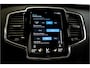 Volvo XC90 2.0 T8 AWD 287kW/390pk Aut8 Twin Engine Inscription 7P LUCHTVERING + PANORAMADAK + HARMAN/KARDON + ADAPT.CRUISE + 360 CAMERA + PILOT ASSIST + STOEL-&STUURVERWARMING + EL.TREKHAAK + HEAD-UP + BLIS + LANE ASSIST + PARKSENSOREN + 20" LM-VELGEN!!