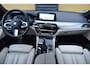 BMW 5-Serie Touring 520i High Executive * M-Sportpakket * Trekhaak * Panoramadak * Comfortstoelen *