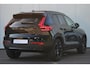 Volvo XC40 B4 AUT7 197PK Plus Black Edition, Panoramisch Schuif-/Kanteldak, Adaptieve Cruise Control met Pilot Assist, Premium Audio by Harman Kardon, Elektrisch bedienbare bestuurdersstoel met geheugen, 360 Parkeercamera, Park Assist voor + achter, Verwarmbare voorstoelen + stuurwiel, Adaptieve koplampen, 20'' Lichtmetalen wielen
