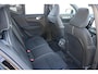 Volvo XC40 B4 AUT7 197PK Plus Black Edition, Panoramisch Schuif-/Kanteldak, Adaptieve Cruise Control met Pilot Assist, Premium Audio by Harman Kardon, Elektrisch bedienbare bestuurdersstoel met geheugen, 360 Parkeercamera, Park Assist voor + achter, Verwarmbare voorstoelen + stuurwiel, Adaptieve koplampen, 20'' Lichtmetalen wielen