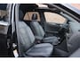 Volkswagen T-Roc 1.5 TSi 150pk DSG R-Line Black Edition | Black Style | App Connect | Panoramadak | Camera | Keyless | Elektrische Achterklep | Matrix LED | Winter Pakket