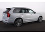 Volvo XC90 T8 Recharge AWD Ultra Dark - Luchtvering - Panorama/schuifdak - IntelliSafe Assist & Surround - 360º Camera - Bowers & Wilkins audio - Adaptieve LED koplampen - Verwarmde voorstoelen, stuur & achterbank - Parkeersensoren voor & achter - Elektr. bedienb. voorstoelen met geheugen - Geventileerde voorstoelen - Head up display - Draadloze tel. lader - Extra getint glas - Elektr. inklapbare trekhaak - 22' LMV