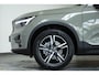 Volvo XC40 B4 Plus Dark | Trekhaak Semi-elektrisch | Adaptieve Cruise Control | Pilot Assist | Verwarmbare voorstoelen | Verwarmbaar stuurwiel | Blind Spot Information System | Verwarmbare voorruit | Parkeercamera | Parkeersensoren voor + achter |