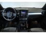 Volvo XC40 B4 Plus Dark | Trekhaak Semi-elektrisch | Adaptieve Cruise Control | Pilot Assist | Verwarmbare voorstoelen | Verwarmbaar stuurwiel | Blind Spot Information System | Verwarmbare voorruit | Parkeercamera | Parkeersensoren voor + achter |