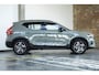 Volvo XC40 B4 Plus Dark | Trekhaak Semi-elektrisch | Adaptieve Cruise Control | Pilot Assist | Verwarmbare voorstoelen | Verwarmbaar stuurwiel | Blind Spot Information System | Verwarmbare voorruit | Parkeercamera | Parkeersensoren voor + achter |