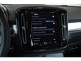 Volvo XC40 B4 Plus Dark | Trekhaak Semi-elektrisch | Adaptieve Cruise Control | Pilot Assist | Verwarmbare voorstoelen | Verwarmbaar stuurwiel | Blind Spot Information System | Verwarmbare voorruit | Parkeercamera | Parkeersensoren voor + achter |