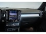 Volvo XC40 B4 Plus Dark | Trekhaak Semi-elektrisch | Adaptieve Cruise Control | Pilot Assist | Verwarmbare voorstoelen | Verwarmbaar stuurwiel | Blind Spot Information System | Verwarmbare voorruit | Parkeercamera | Parkeersensoren voor + achter |