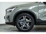 Volvo XC40 B4 Plus Dark | Trekhaak Semi-elektrisch | Adaptieve Cruise Control | Pilot Assist | Verwarmbare voorstoelen | Verwarmbaar stuurwiel | Blind Spot Information System | Verwarmbare voorruit | Parkeercamera | Parkeersensoren voor + achter |