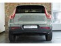 Volvo XC40 B4 Plus Dark | Trekhaak Semi-elektrisch | Adaptieve Cruise Control | Pilot Assist | Verwarmbare voorstoelen | Verwarmbaar stuurwiel | Blind Spot Information System | Verwarmbare voorruit | Parkeercamera | Parkeersensoren voor + achter |