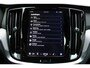 Volvo V60 T6 Automaat Plug-in hybrid AWD Plus Dark | Harman/Kardon Premium Geluidssysteem | Elektrisch Verwarmbare Voorruit | Trekhaak Semi Elektrisch Inklapbaar | Elektrisch Verstelbare Voorstoelen | Stoelverwarming Voor- en Achter | Stuurverwarming | Lederen Bekleding | 360 Graden Parkeercamera | BLIS Dodehoekdetectie |