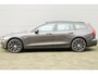 Volvo V60 T6 Automaat Plug-in hybrid AWD Plus Dark | Harman/Kardon Premium Geluidssysteem | Elektrisch Verwarmbare Voorruit | Trekhaak Semi Elektrisch Inklapbaar | Elektrisch Verstelbare Voorstoelen | Stoelverwarming Voor- en Achter | Stuurverwarming | Lederen Bekleding | 360 Graden Parkeercamera | BLIS Dodehoekdetectie |