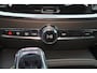 Volvo V60 T6 Recharge AWD Plus Dark - Panorama/schuifdak - IntelliSafe Assist & Surround - Parkeercamera achter - Verwarmde voorstoelen, stuur & achterbank - Parkeersensoren voor & achter - Elektr. bedienb. voorstoelen met geheugen - Elektr. inklapbare trekhaak - 18' LMV