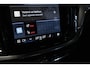 Volvo V60 B4 Plus Dark | Elektrisch verstelbare stoelen | Semi Elektrische Wegklapbare Trekhaak | Stuurverwarming | Adaptive cruise control | Parkeercamera | Parkeersensoren voor + achter | Stoelverwarming | Parkeerverwarming