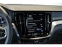 Volvo V60 B4 Plus Dark | Elektrisch verstelbare stoelen | Semi Elektrische Wegklapbare Trekhaak | Stuurverwarming | Adaptive cruise control | Parkeercamera | Parkeersensoren voor + achter | Stoelverwarming | Parkeerverwarming