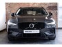 Volvo V60 B4 Plus Dark | Elektrisch verstelbare stoelen | Semi Elektrische Wegklapbare Trekhaak | Stuurverwarming | Adaptive cruise control | Parkeercamera | Parkeersensoren voor + achter | Stoelverwarming | Parkeerverwarming