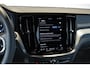 Volvo V60 B4 Plus Dark | Elektrisch verstelbare stoelen | Semi Elektrische Wegklapbare Trekhaak | Stuurverwarming | Adaptive cruise control | Parkeercamera | Parkeersensoren voor + achter | Stoelverwarming | Parkeerverwarming