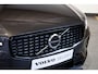Volvo V60 B4 Plus Dark | Elektrisch verstelbare stoelen | Semi Elektrische Wegklapbare Trekhaak | Stuurverwarming | Adaptive cruise control | Parkeercamera | Parkeersensoren voor + achter | Stoelverwarming | Parkeerverwarming