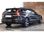 Volvo V60 B4 Plus Dark | Elektrisch verstelbare stoelen | Semi Elektrische Wegklapbare Trekhaak | Stuurverwarming | Adaptive cruise control | Parkeercamera | Parkeersensoren voor + achter | Stoelverwarming | Parkeerverwarming