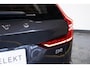 Volvo V60 B4 Plus Dark | Elektrisch verstelbare stoelen | Semi Elektrische Wegklapbare Trekhaak | Stuurverwarming | Adaptive cruise control | Parkeercamera | Parkeersensoren voor + achter | Stoelverwarming | Parkeerverwarming