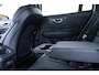 Volvo V60 B4 Plus Dark | Elektrisch verstelbare stoelen | Semi Elektrische Wegklapbare Trekhaak | Stuurverwarming | Adaptive cruise control | Parkeercamera | Parkeersensoren voor + achter | Stoelverwarming | Parkeerverwarming