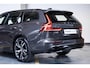 Volvo V60 B4 Plus Dark | Elektrisch verstelbare stoelen | Semi Elektrische Wegklapbare Trekhaak | Stuurverwarming | Adaptive cruise control | Parkeercamera | Parkeersensoren voor + achter | Stoelverwarming | Parkeerverwarming