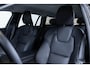 Volvo V60 B4 Plus Dark | Elektrisch verstelbare stoelen | Semi Elektrische Wegklapbare Trekhaak | Stuurverwarming | Adaptive cruise control | Parkeercamera | Parkeersensoren voor + achter | Stoelverwarming | Parkeerverwarming