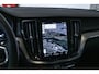 Volvo V60 B4 Plus Dark | Elektrisch verstelbare stoelen | Semi Elektrische Wegklapbare Trekhaak | Stuurverwarming | Adaptive cruise control | Parkeercamera | Parkeersensoren voor + achter | Stoelverwarming | Parkeerverwarming
