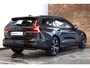 Volvo V60 B4 Plus Dark | Elektrisch verstelbare stoelen | Semi Elektrische Wegklapbare Trekhaak | Stuurverwarming | Adaptive cruise control | Parkeercamera | Parkeersensoren voor + achter | Stoelverwarming | Parkeerverwarming