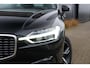 Volvo XC60 2.0 T8 Twin Engine AWD R-Design | Dealer onderhouden | Bowers & Wilkins | Luchtvering | Trekhaak | Head-up display | Parkeercamera | Standkachel | Panoramisch schuif/kanteldak | Apple CarPlay | Adaptieve cruise control | BLIS |
