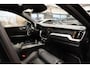 Volvo XC60 2.0 T8 Twin Engine AWD R-Design | Dealer onderhouden | Bowers & Wilkins | Luchtvering | Trekhaak | Head-up display | Parkeercamera | Standkachel | Panoramisch schuif/kanteldak | Apple CarPlay | Adaptieve cruise control | BLIS |