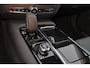 Volvo V60 T6 Recharge AWD Plus Dark - IntelliSafe Assist & Surround - 360º Camera - Harman/Kardon audio - Adaptieve LED koplampen - Verwarmde voorstoelen, stuur & achterbank - Parkeersensoren voor & achter - Elektr. bedienb. voorstoelen met geheugen - Extra getint glas - Elektr. inklapbare trekhaak - 18' LMV