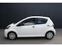 Toyota Aygo 1.0 VVT-i Now - AIRCO - NAVIGATIE - APK 11-26 - PDC - 5-DEURS