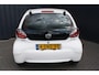 Toyota Aygo 1.0 VVT-i Now - AIRCO - NAVIGATIE - APK 11-26 - PDC - 5-DEURS