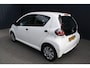 Toyota Aygo 1.0 VVT-i Now - AIRCO - NAVIGATIE - APK 11-26 - PDC - 5-DEURS