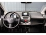 Toyota Aygo 1.0 VVT-i Now - AIRCO - NAVIGATIE - APK 11-26 - PDC - 5-DEURS