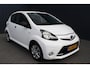 Toyota Aygo 1.0 VVT-i Now - AIRCO - NAVIGATIE - APK 11-26 - PDC - 5-DEURS