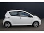 Toyota Aygo 1.0 VVT-i Now - AIRCO - NAVIGATIE - APK 11-26 - PDC - 5-DEURS