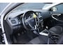Volvo V40 1.6 T3 150PK Momentum - NAVIGATIE - LAGE KM. STAND - NL AUTO - TREKHAAK