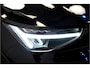 Volvo XC40 1.5 T4 Plug-in Hybrid 155kW/211pk DCT7 Plus Dark FACELIFT! HARMAN/KARDON PREMIUM + EL.TREKHAAK + CLIMA + CRUISE + NAVI SENSUS + LANE ASSIST + SPORTSTOELEN + KEYLESS ENTRY&GO + EL.ACHTERKLEP + CAMERA + PD-GLASS + PARKSENSOREN V&A + 18" LM-VELGEN!!