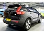 Volvo XC40 1.5 T4 Plug-in Hybrid 155kW/211pk DCT7 Plus Dark FACELIFT! HARMAN/KARDON PREMIUM + EL.TREKHAAK + CLIMA + CRUISE + NAVI SENSUS + LANE ASSIST + SPORTSTOELEN + KEYLESS ENTRY&GO + EL.ACHTERKLEP + CAMERA + PD-GLASS + PARKSENSOREN V&A + 18" LM-VELGEN!!