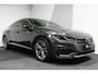 Volkswagen Arteon 2.0 TSI Business R / Stoelverwarming / Apple Carplay - Android Auto / Ergo Active best. stoel / Navigatie / Climatronic / Full LED / Elektr. wegklapbare trekhaak / Keyless / Grootlicht assistent