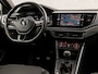 Volkswagen Polo 1.0 TSI Sportline (APPLE CARPLAY, ZWART HEMEL, GROOT NAVI, ADAPTIVE CRUISE, PARKEERSENSOREN, SPORTSTOELEN, GETINT GLAS, NIEUWE APK, NIEUWSTAAT)