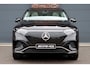 Mercedes-Benz EQS SUV 450 4MATIC AMG Line 118 kWh | Facelift | Hyperscreen | Achterasbesturing | Airmatic | Distronic+ | Massage | Burmester | Trekhaak | Verwarmd Stuurwiel | HUD | Stoelventilatie |