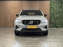 Volvo XC40 B4 Plus Dark | Trekhaak | All Season banden | Harman Kardon | Bestuurdersstoel elektrisch geheugen | Adaptieve Cruise Control | Stoel en Stuurwielverwarming | Google Infotainment | Parkeercamera | Pilot Assist | BLIS Dode Hoek Detectie | Keyless Drive | P