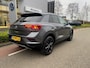 Volkswagen T-Roc 1.5 TSI 150pk Sport / Black Style / LED / Leer / Navigatie / Parkeersensoren V+A / 18" LMV