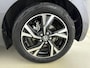 Toyota Yaris 1.5 Hybrid 115 Dynamic | Dodehoek | Parkeersensoren voor/achter | Stoelverwarming | Stuurverwarming | Apple Carplay / Android Auto | Navigatie | LED