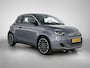 Fiat 500 3+1 La Prima 42 kWh 118pk Automaat | SOH 96,7% | Glazen Dak | Navigatie | Climate Control | Cruise Control | Achteruitrijcamera | Dodehoekdetectie | 17" Lichtmetalen Velgen | Apple Carplay/Android Auto |