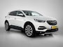 Opel Grandland X 1.6 Hybrid Business Executive 225pk Automaat | Trekhaak | Elektrische Achterklep | Navigatie | Climate Control | Cruise Control | Achteruitrijcamera | 19" Lichtmetalen Velgen | Keyless Entry/Start | Dodehoekdetectie | Apple Carplay/Android Auto |